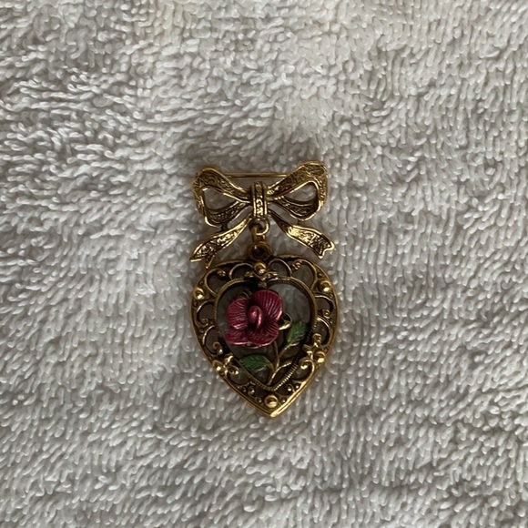 Set of 2 Rose Lapel Pins - Picture 3 of 4